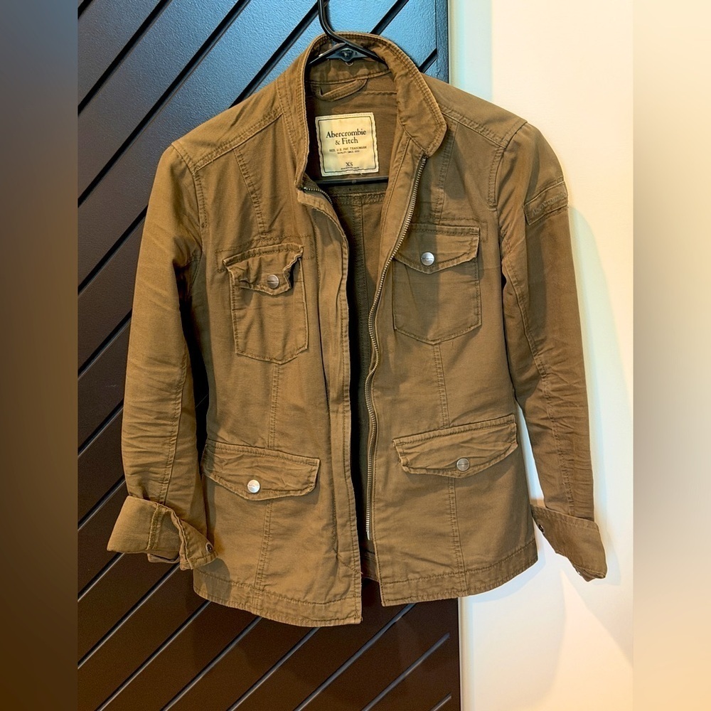 Abercrombie & Fitch jacket. Size XS. Great condition! Perfect for Fall!